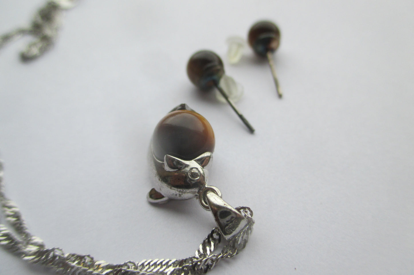 Tiger eye matching pendant and stud earrings