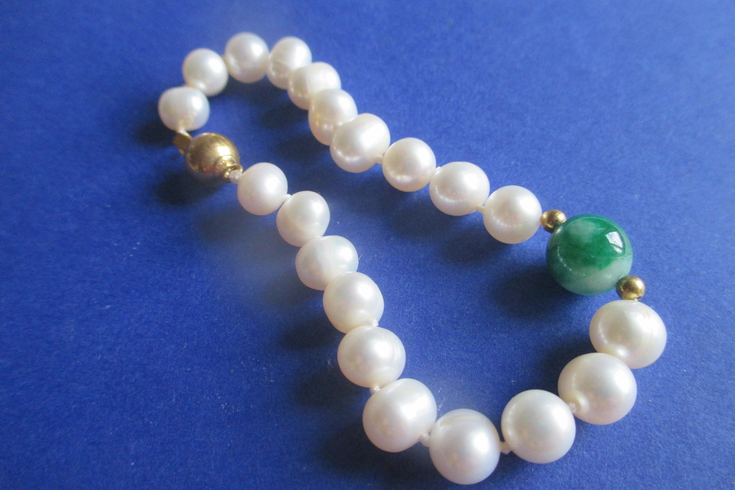 Pearl bracelet with Jade bead
