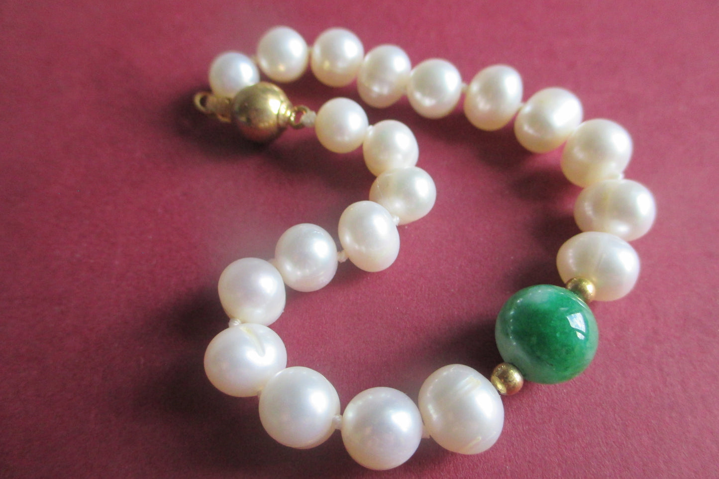 Pearl bracelet with Jade bead