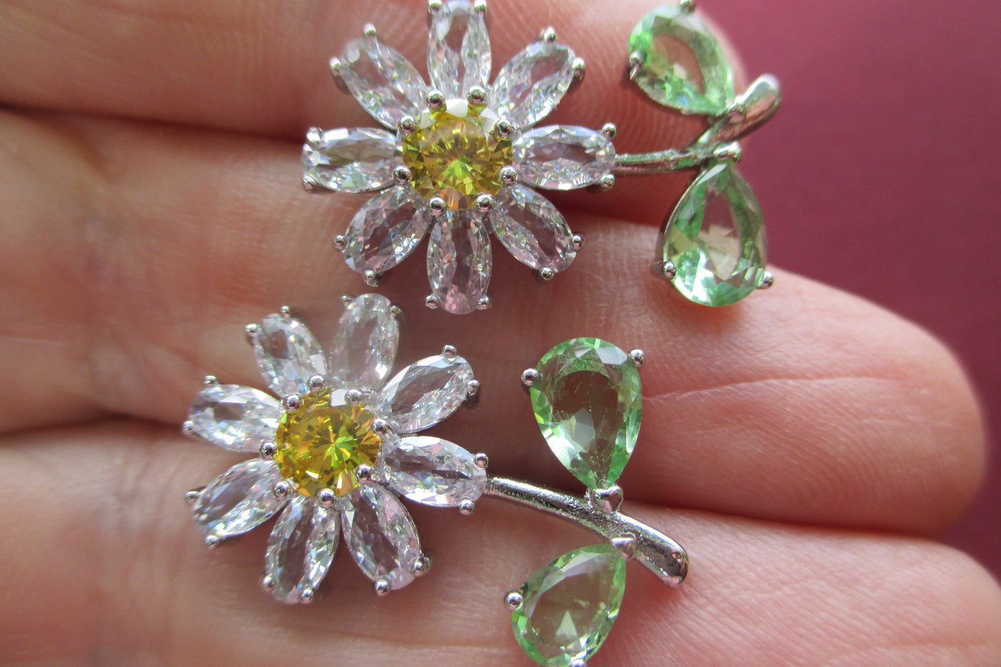 Flower stud earrings