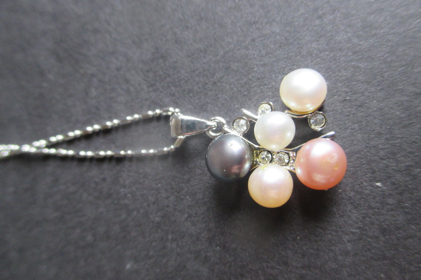 Multi-color Pearl pendant