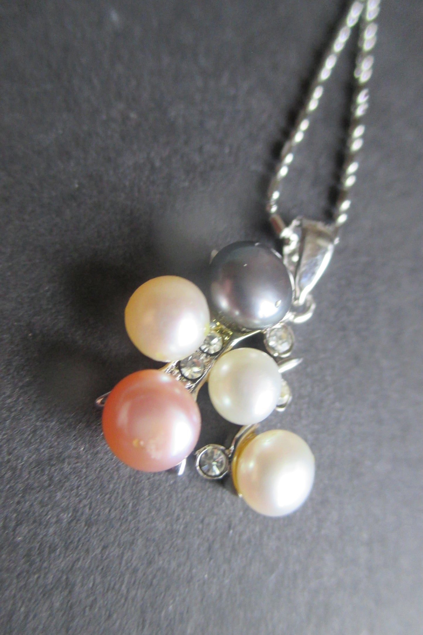 Multi-color Pearl pendant