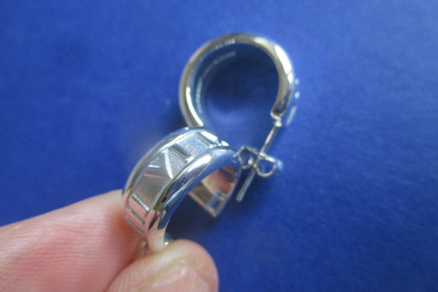 Numerical stud earrings