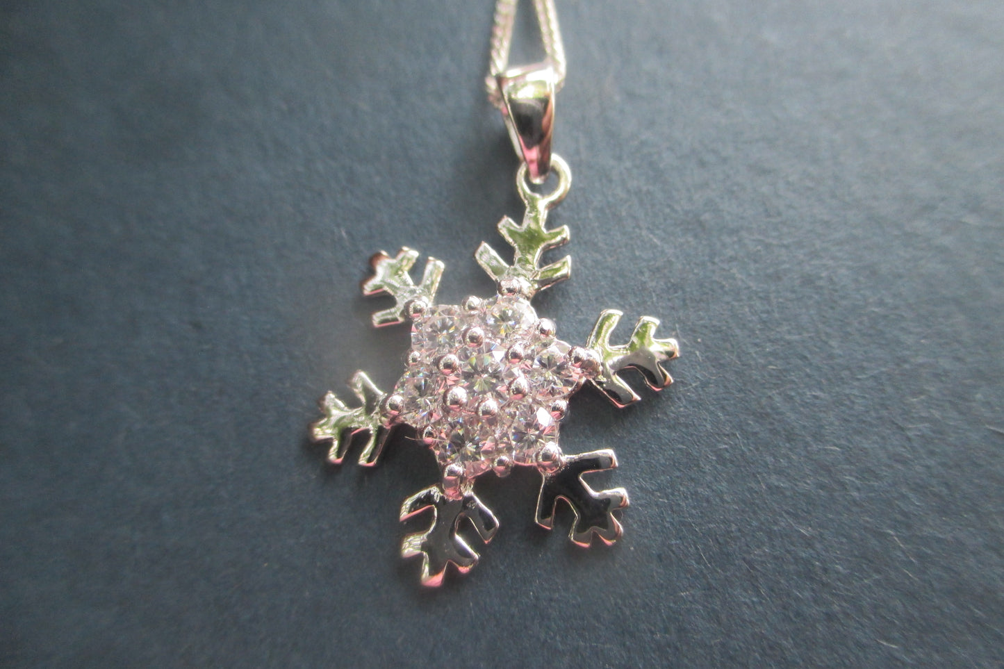 Snow drop silver pendant