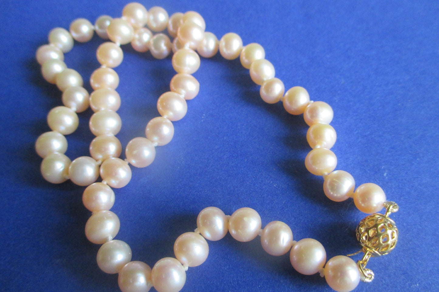 Pink pearl necklace with gold clasp