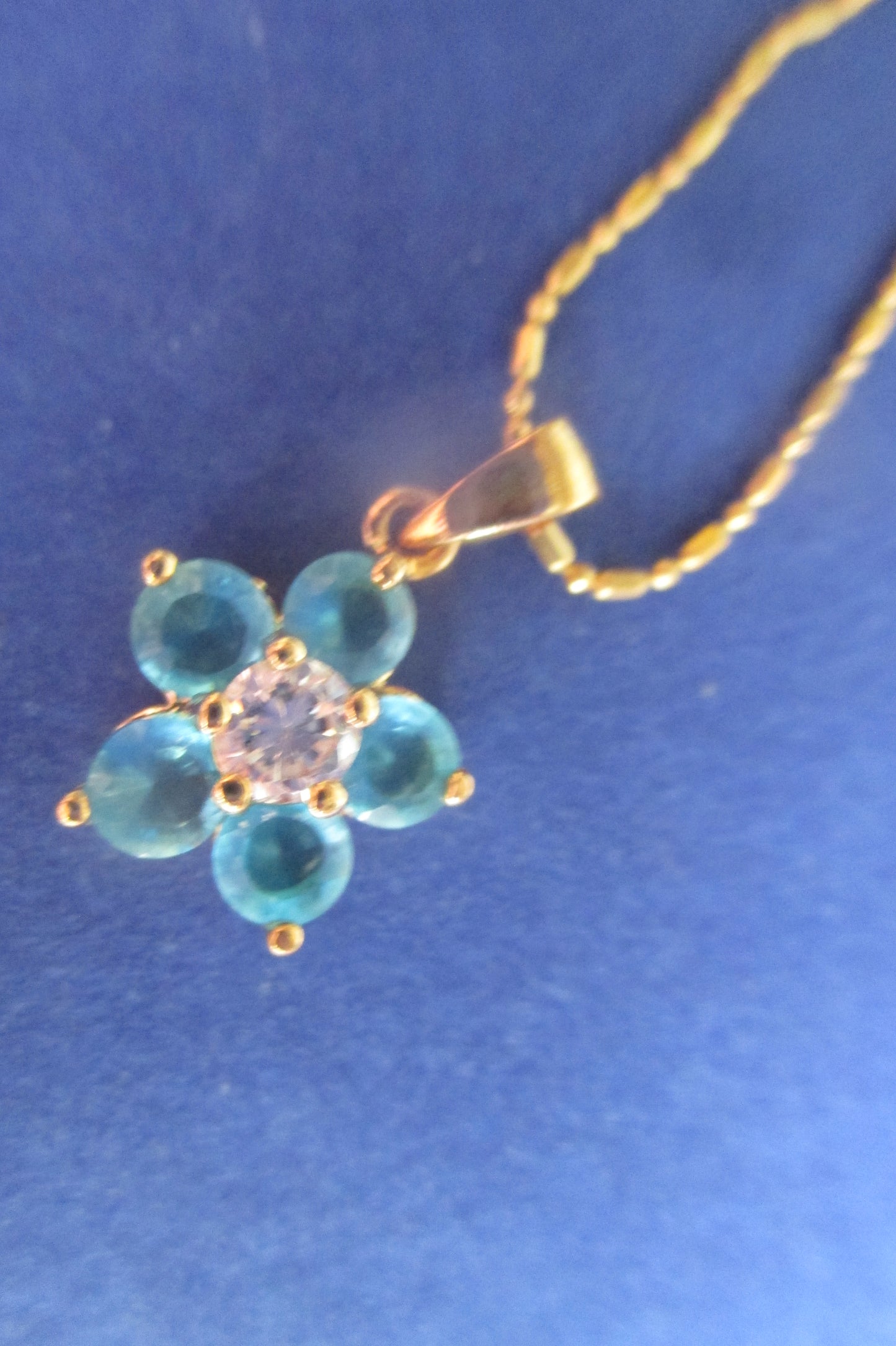 5 leaf Flower pendant