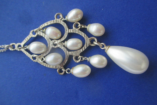 Indian style pearl pendant