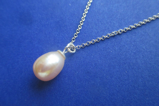 Pink pearl pendant