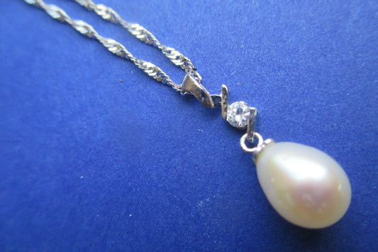 Pearl pendant