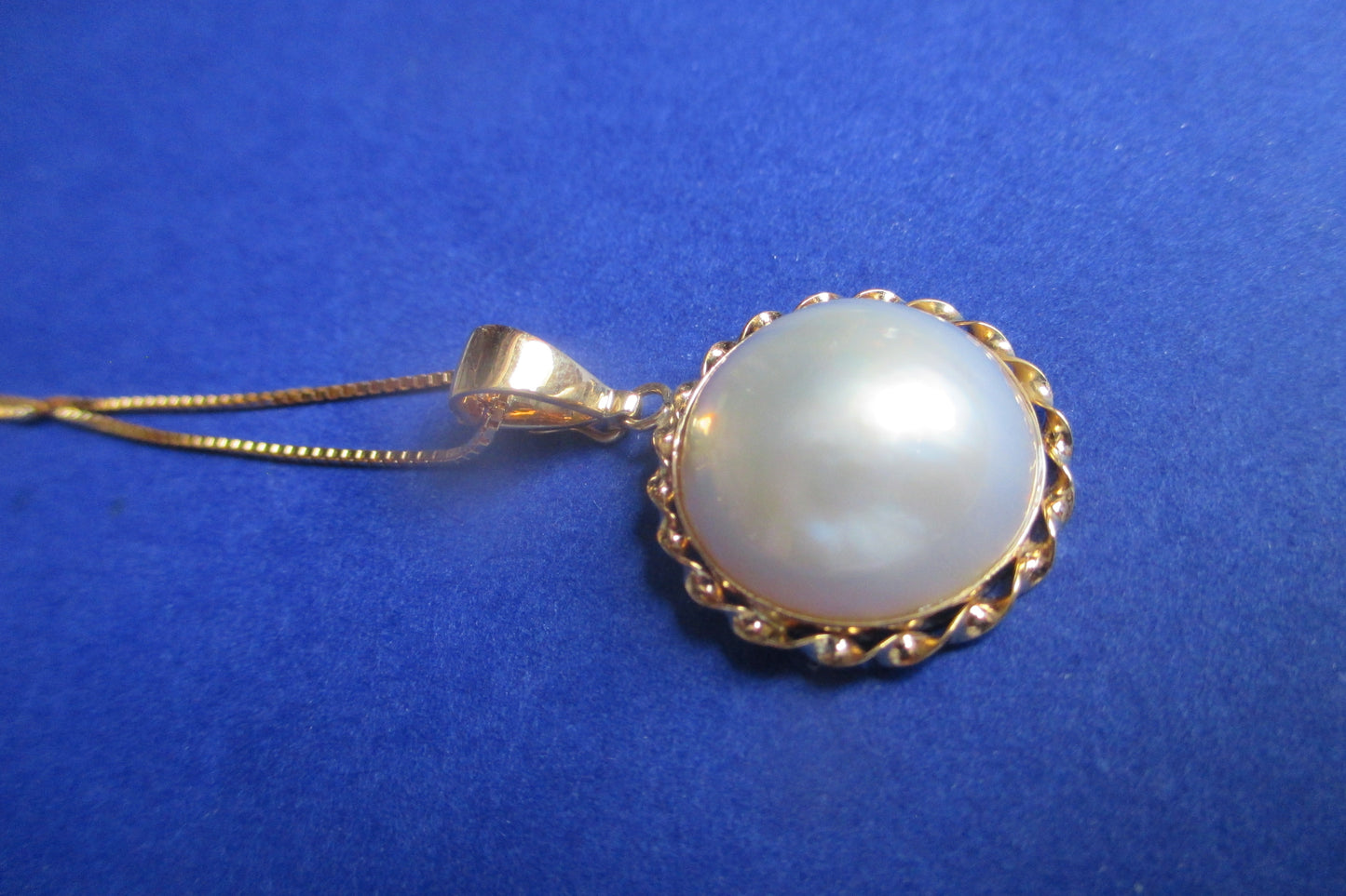 14K gold setting 15mm Freshwater pearl pendant