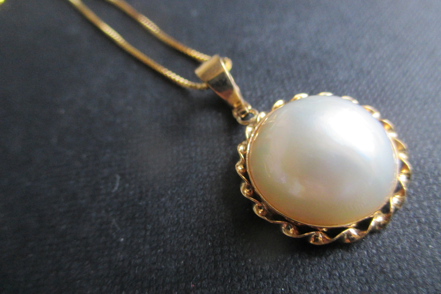 14K gold setting 15mm Freshwater pearl pendant