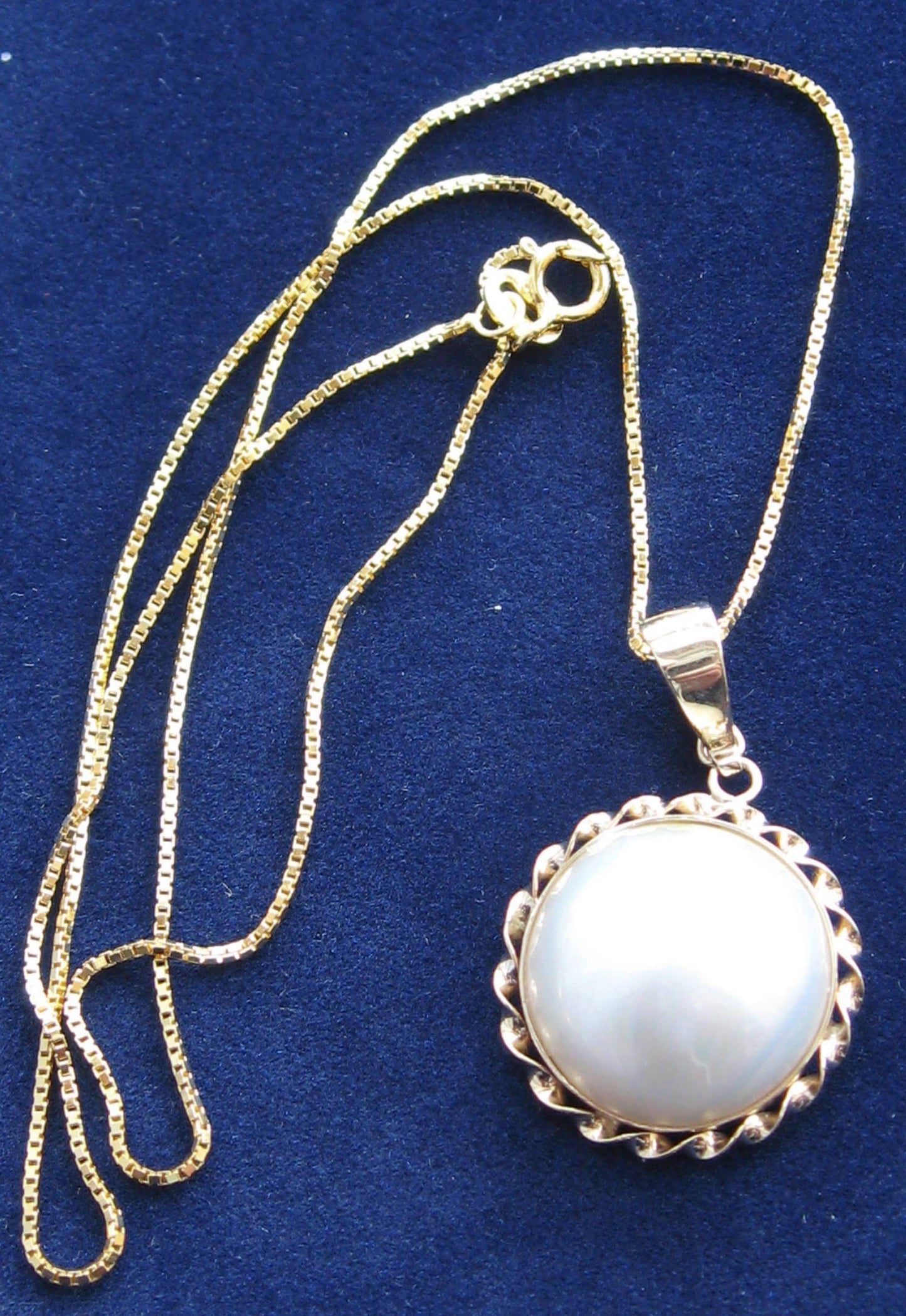 14K gold setting 15mm Freshwater pearl pendant