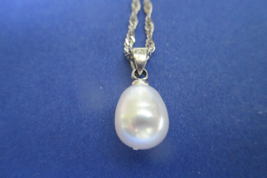 White pearl pendant