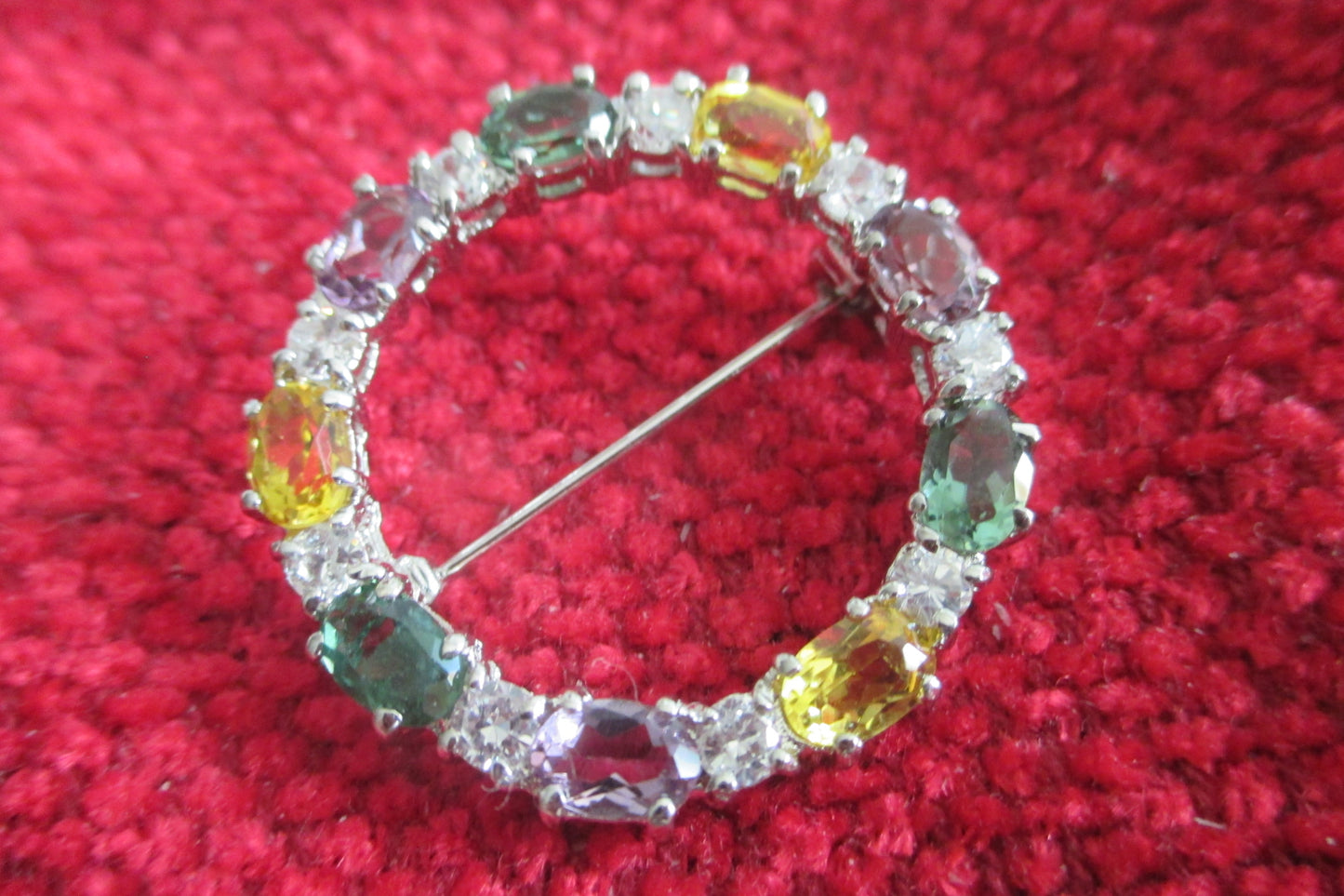 Gemstone broach