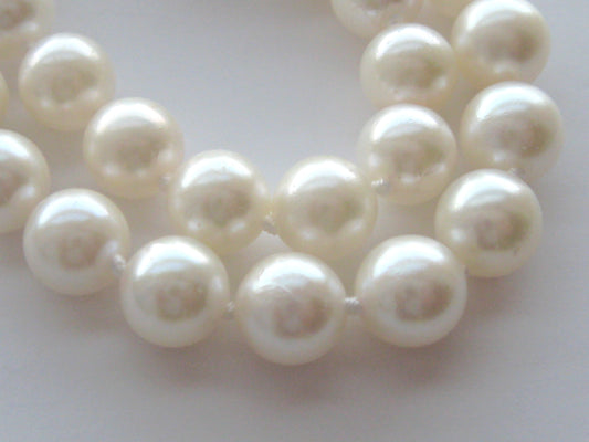 White sea water pearl necklace