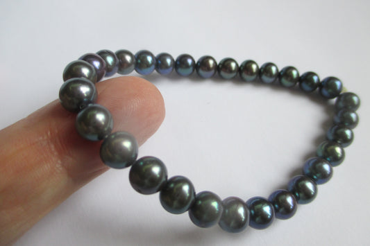 Black pearl bracelet