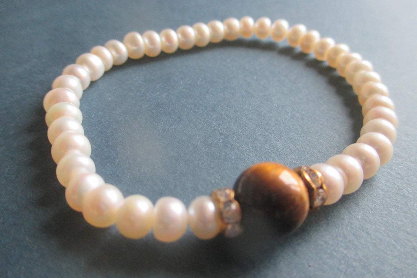 Freshwater pearl bracelet with Tiger eye bead