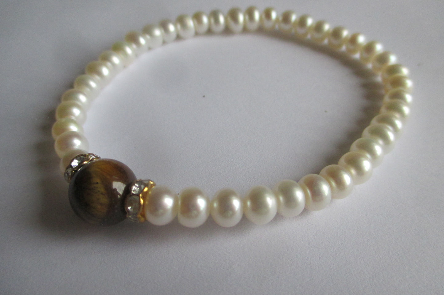 Freshwater pearl bracelet with Tiger eye bead