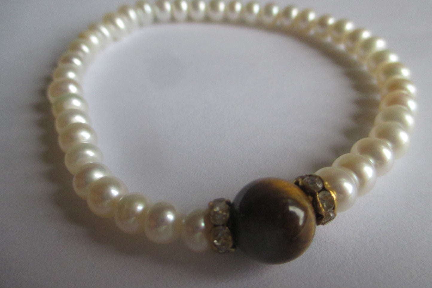 Freshwater pearl bracelet with Tiger eye bead