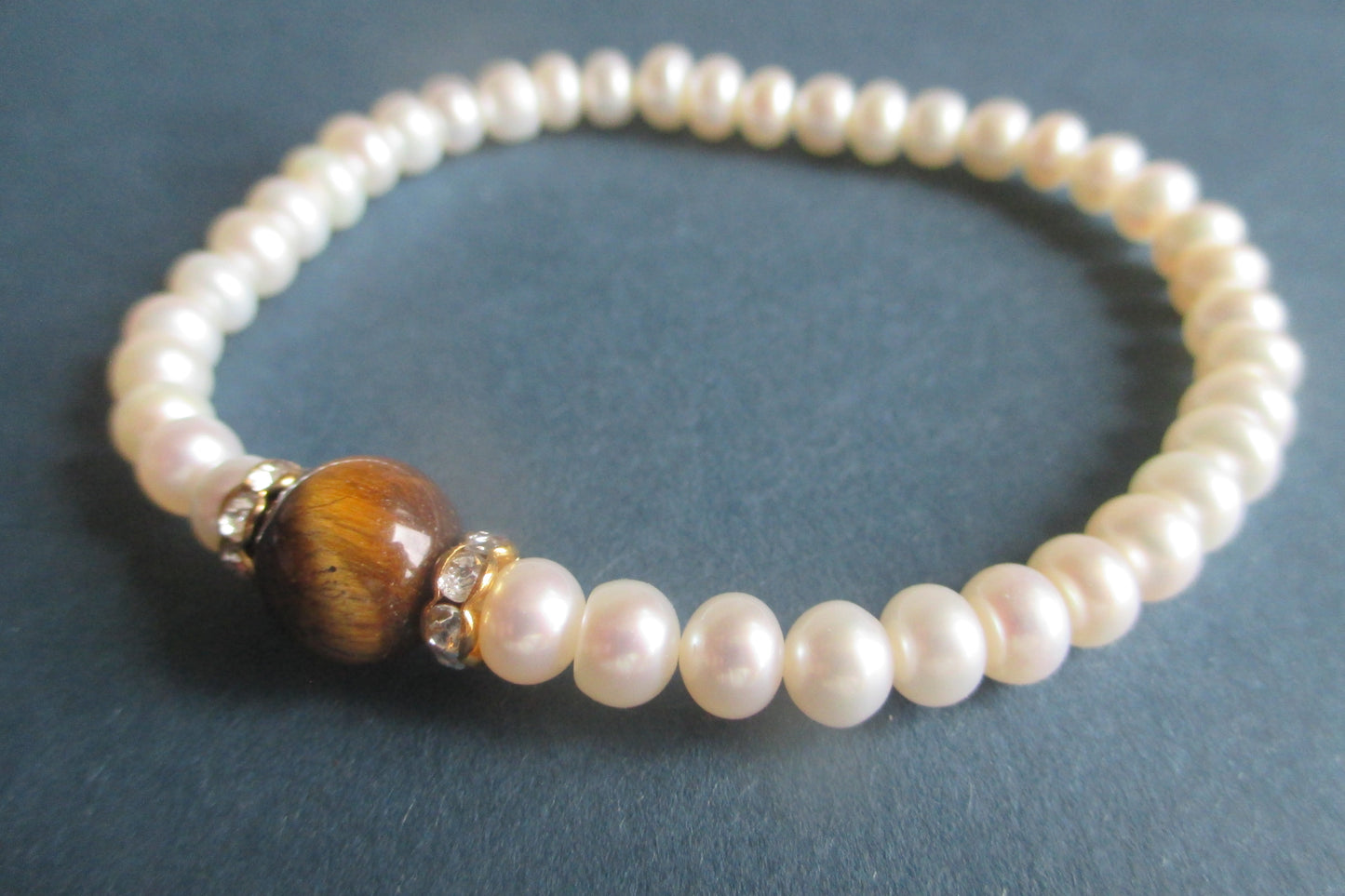 Freshwater pearl bracelet with Tiger eye bead