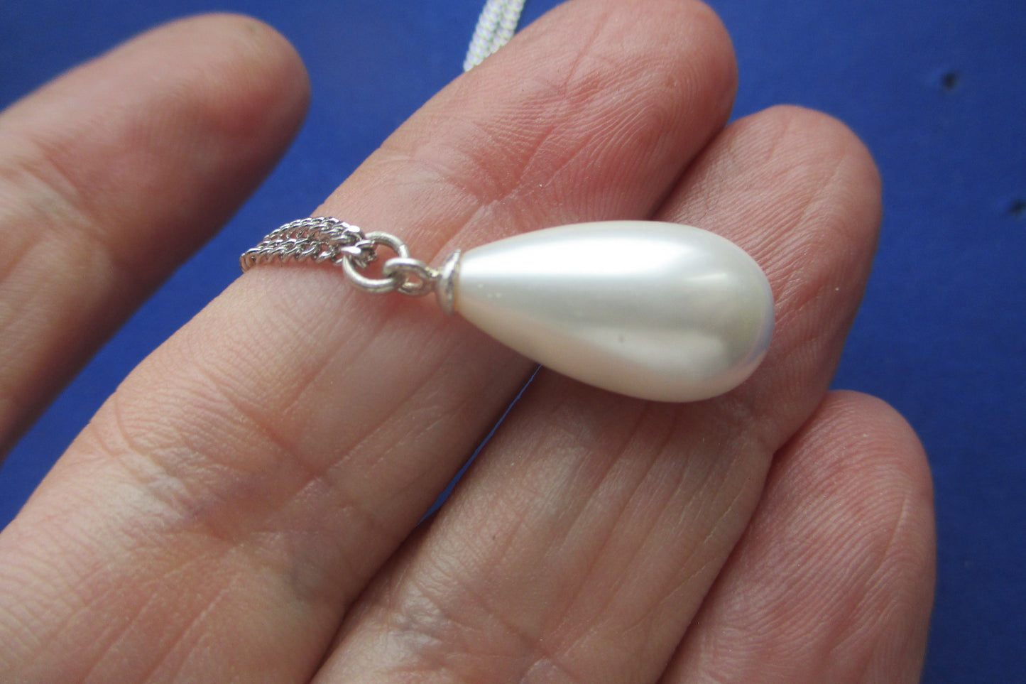 White pearl pendant