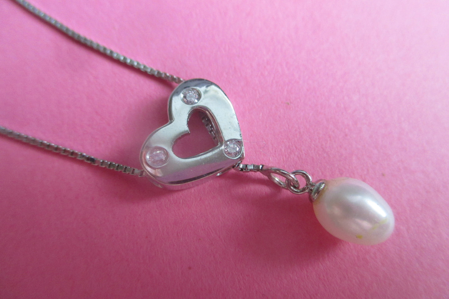 Heart white pearl pendant