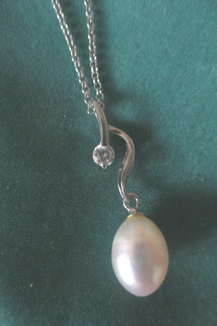 Pearl silver pendant