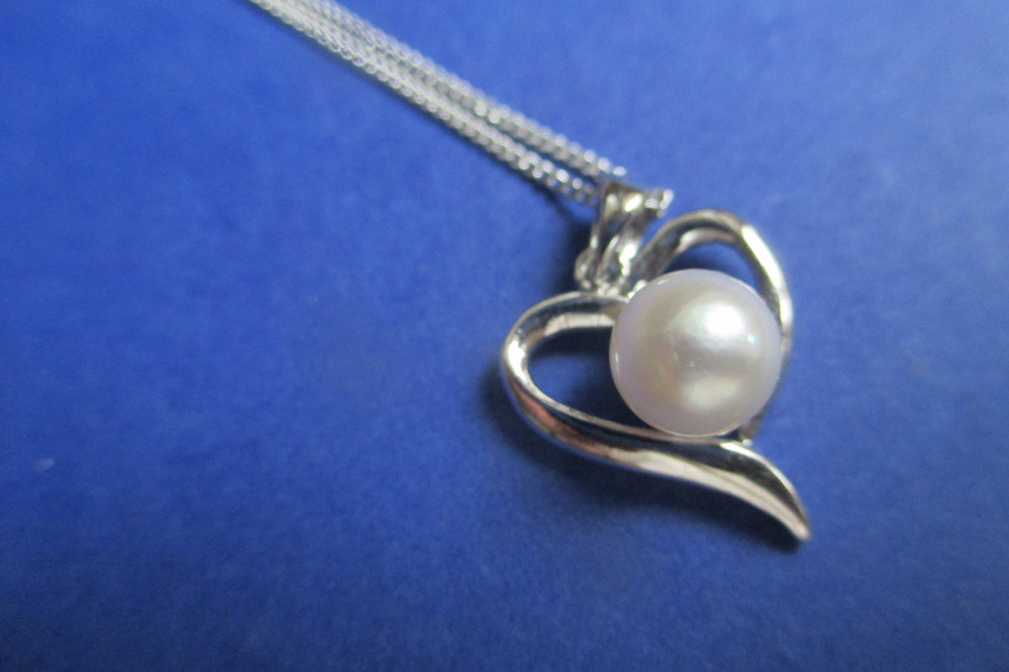 Silver heart pearl pendant and chain