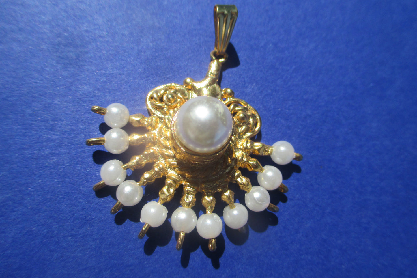 Indian style pearl pendant