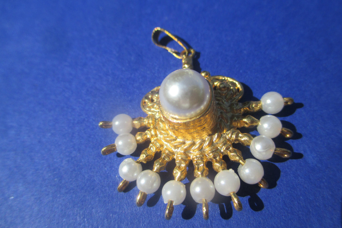 Indian style pearl pendant