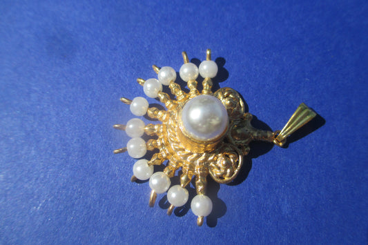 Indian style pearl pendant