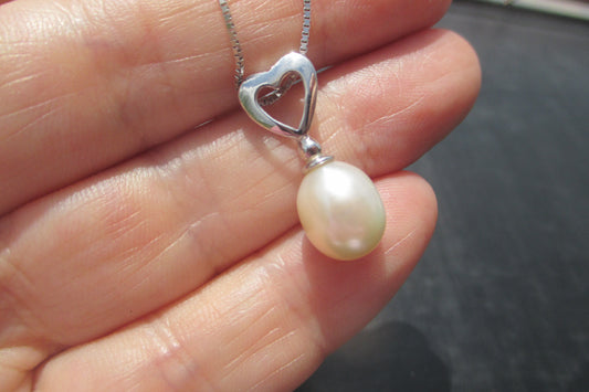 Silver pearl heart pendant