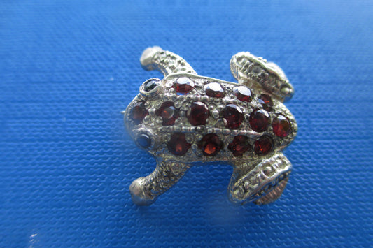 Small turtle broach