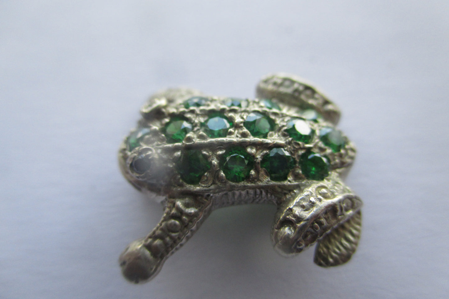 Small turtle broach