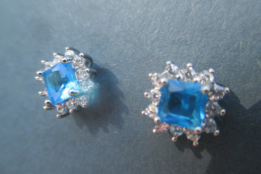 Light blue zirconia stud earrings