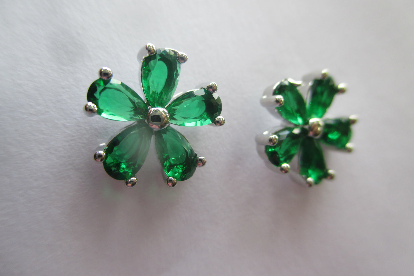 Green flower stud earrings