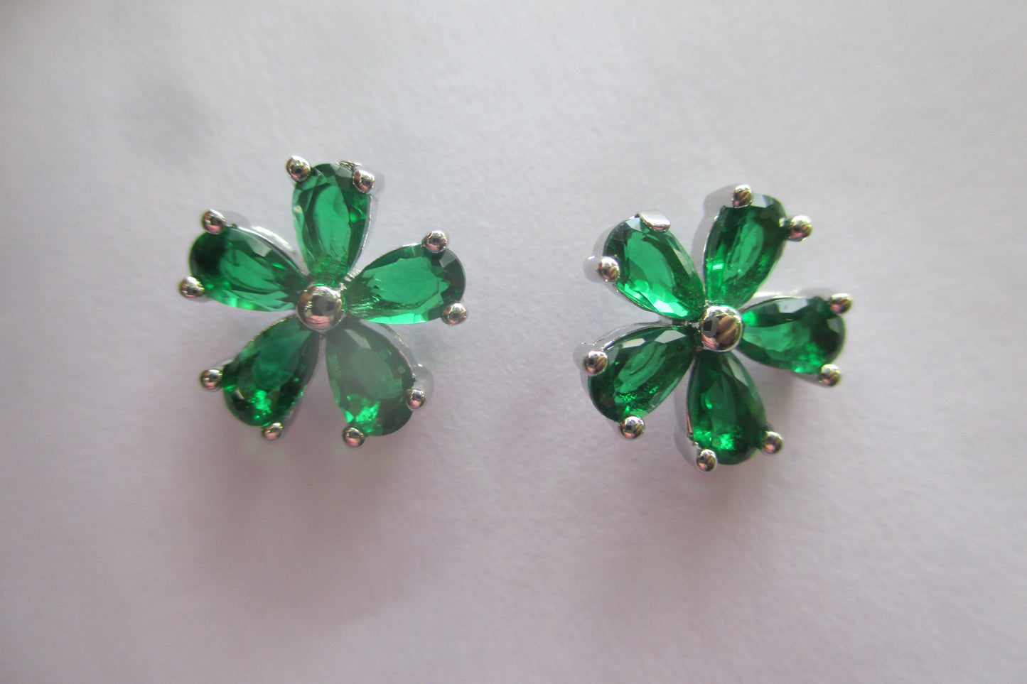 Green flower stud earrings