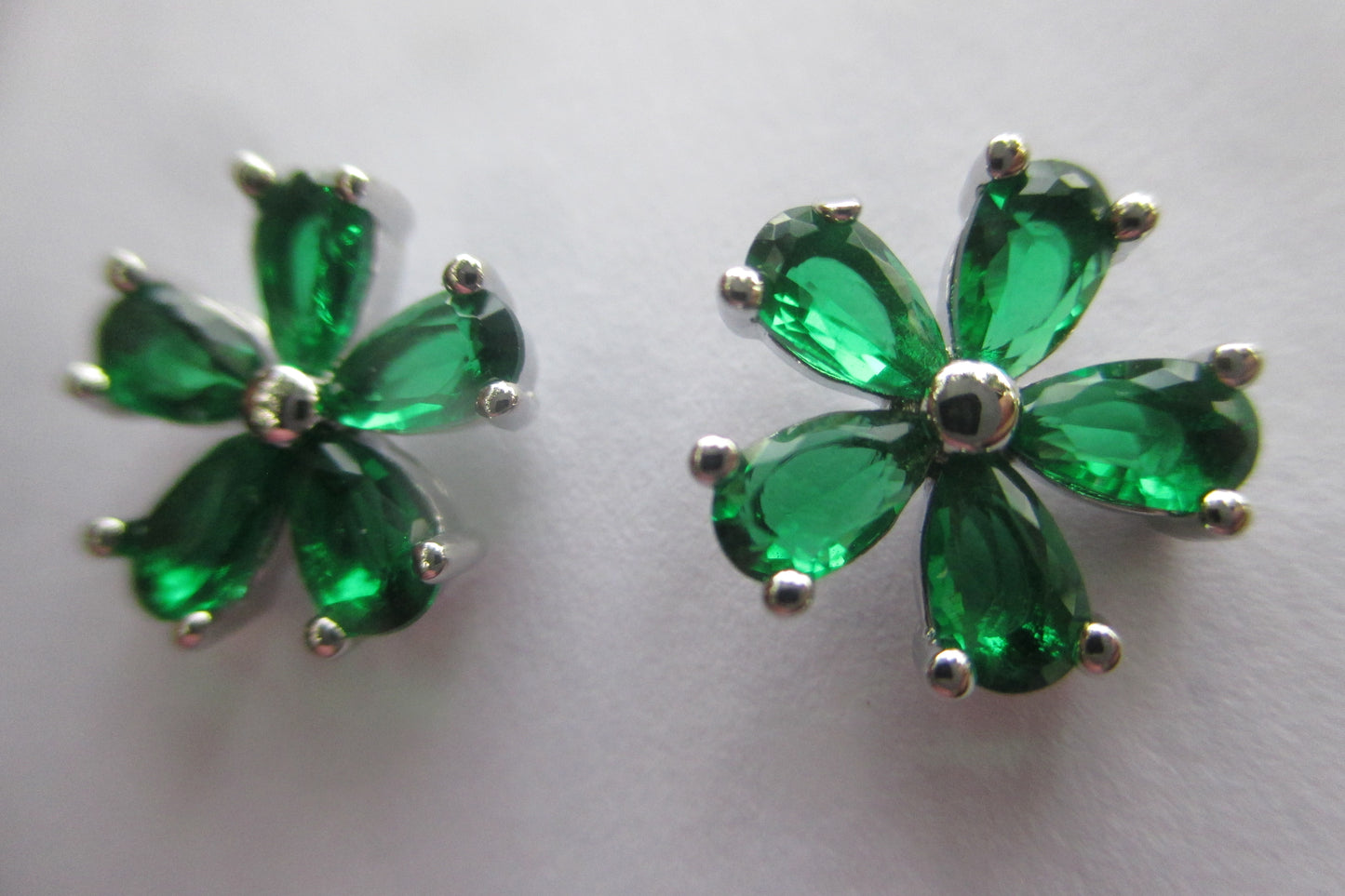 Green flower stud earrings