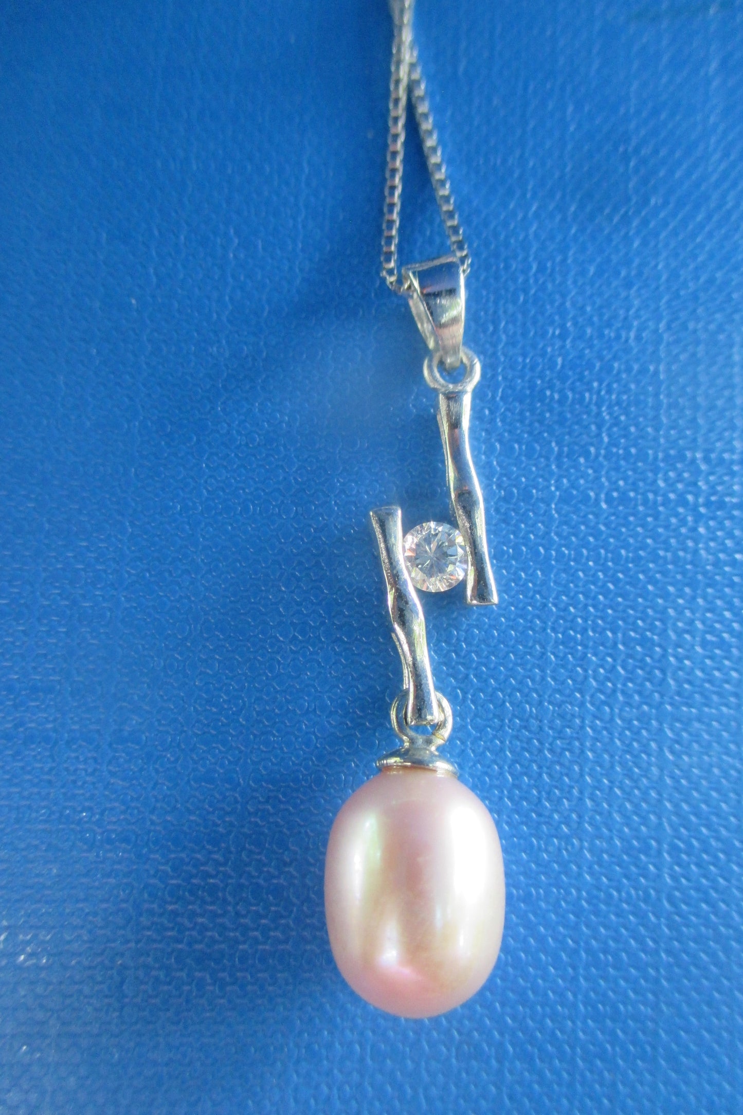 Pearl accent pendant