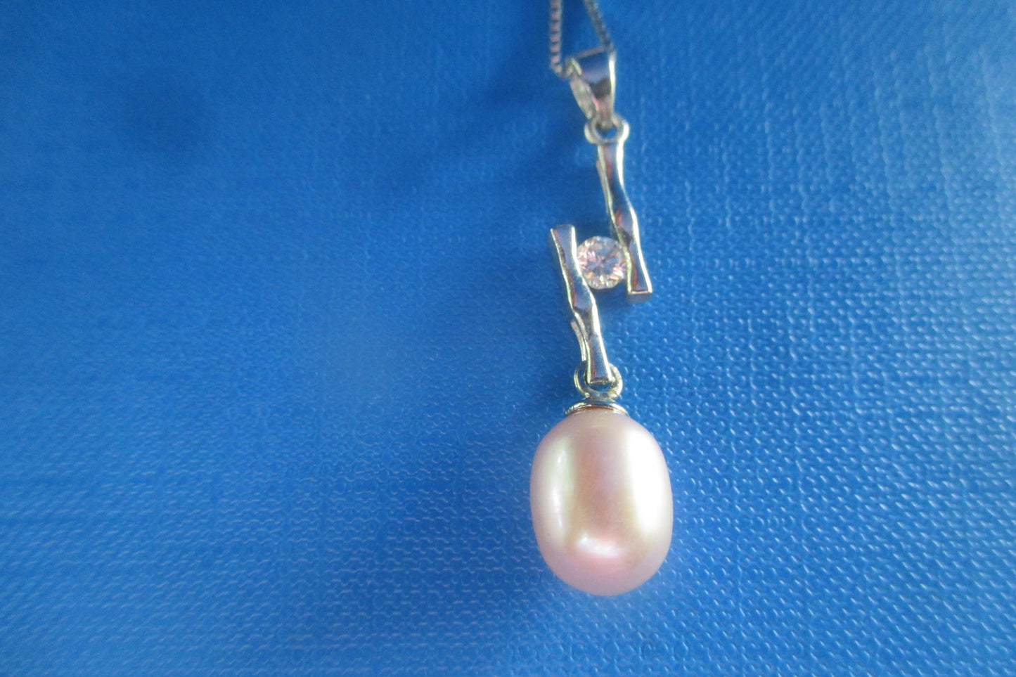 Pearl accent pendant