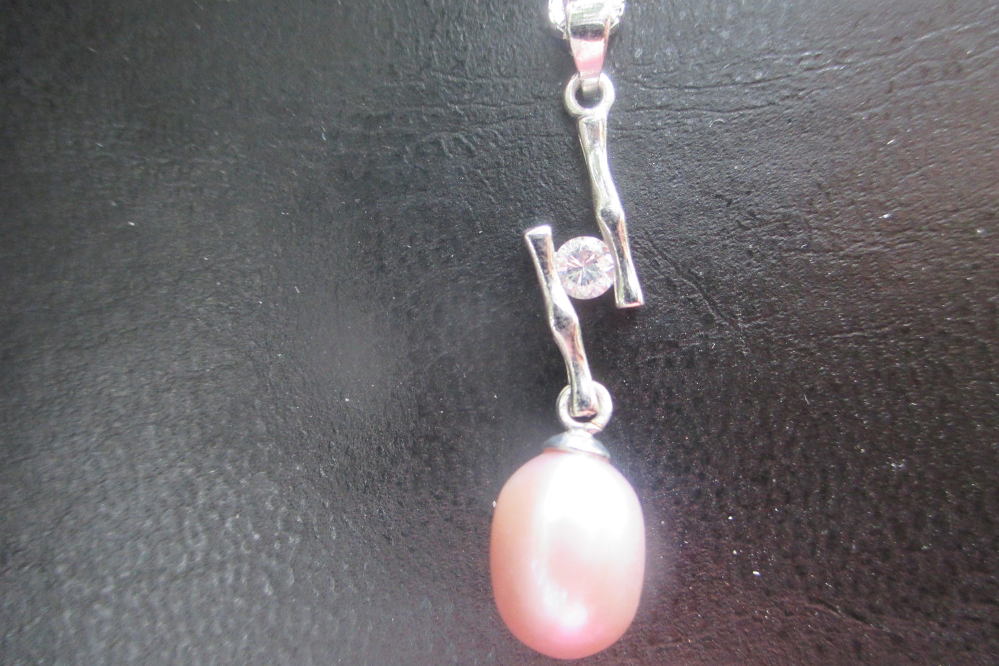 Pearl accent pendant