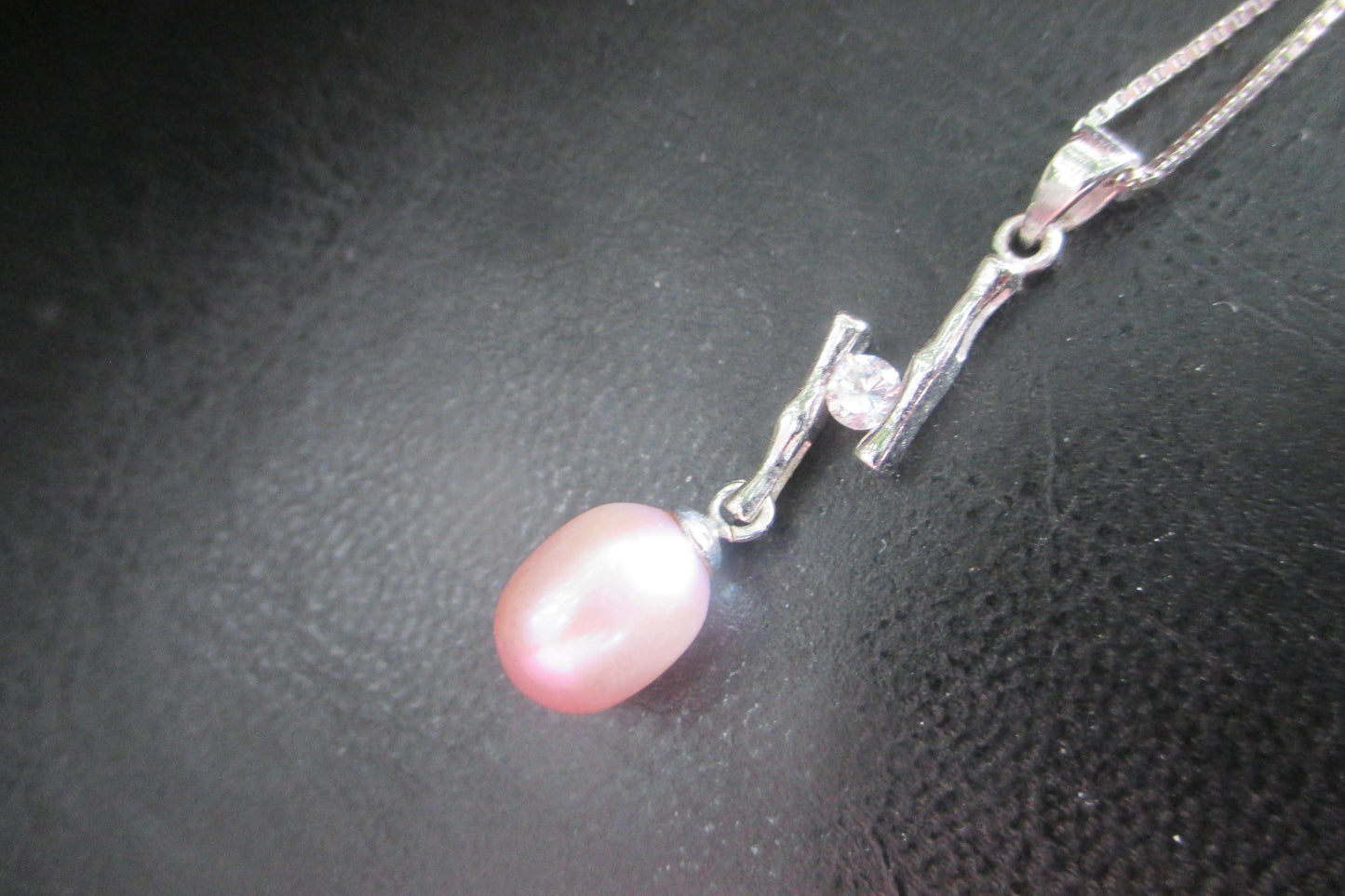 Pearl accent pendant