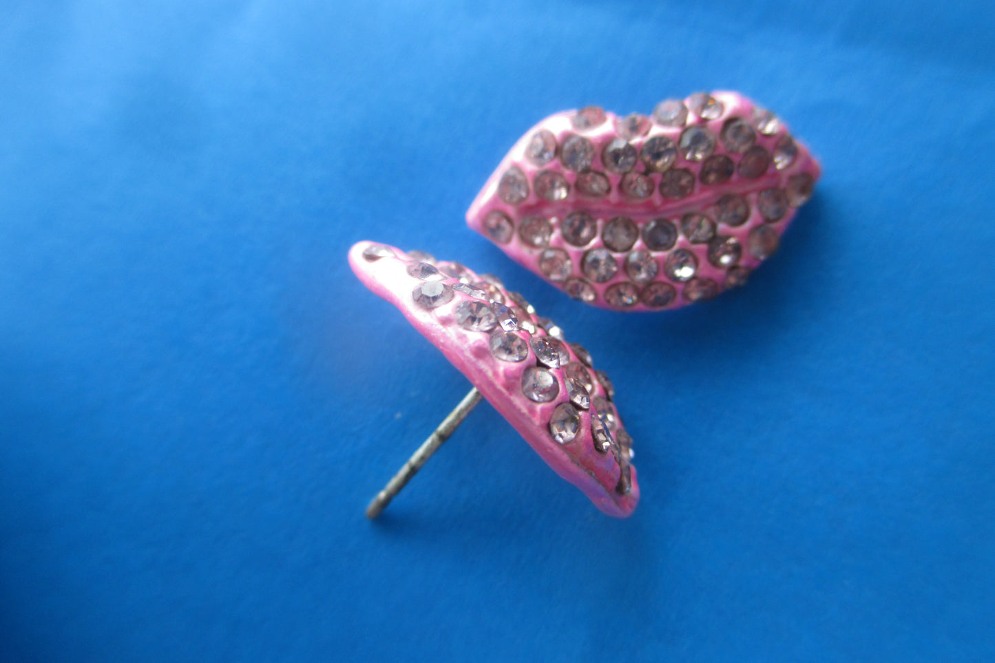 Humourous lip stud earrings