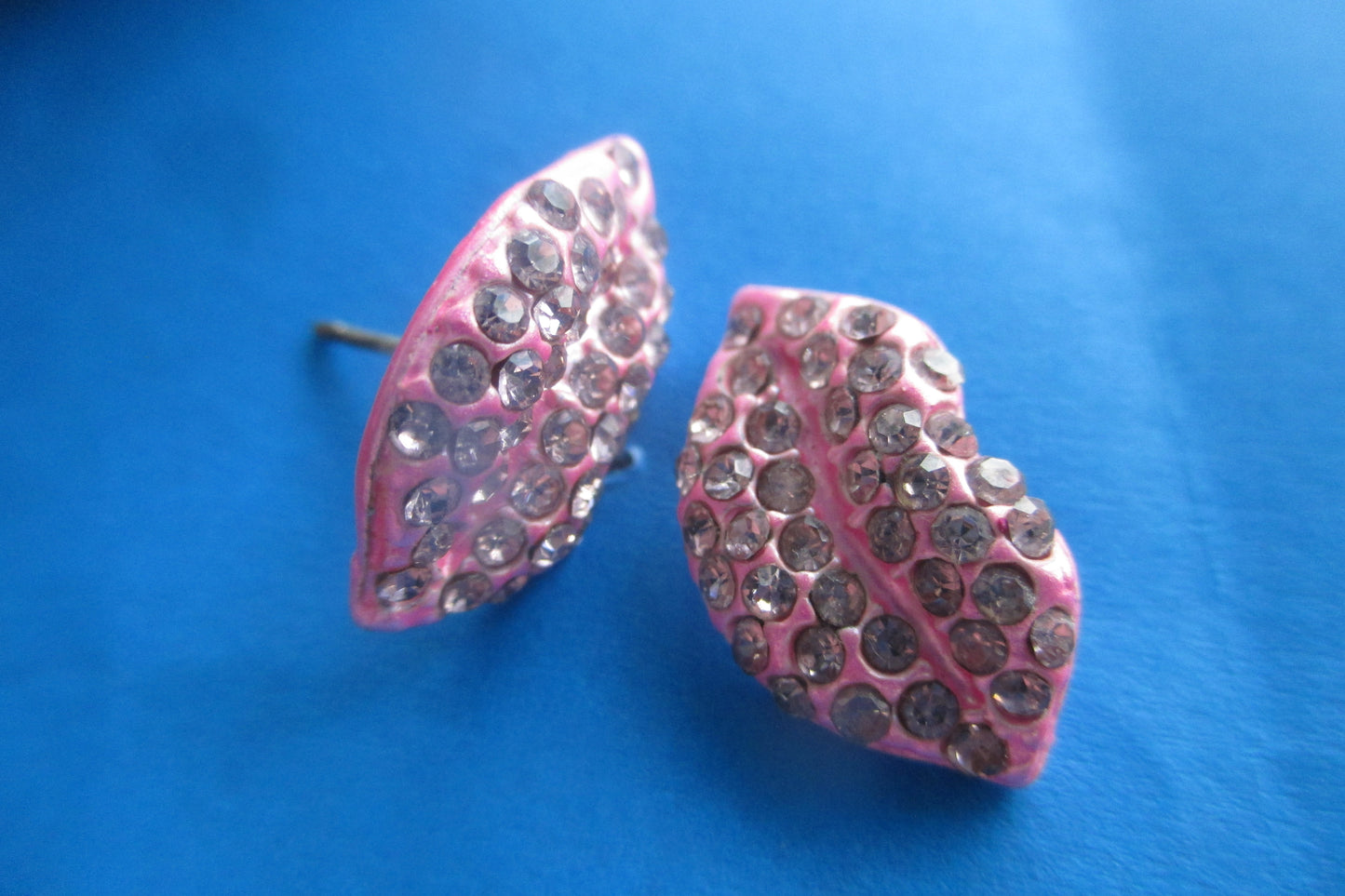 Humourous lip stud earrings