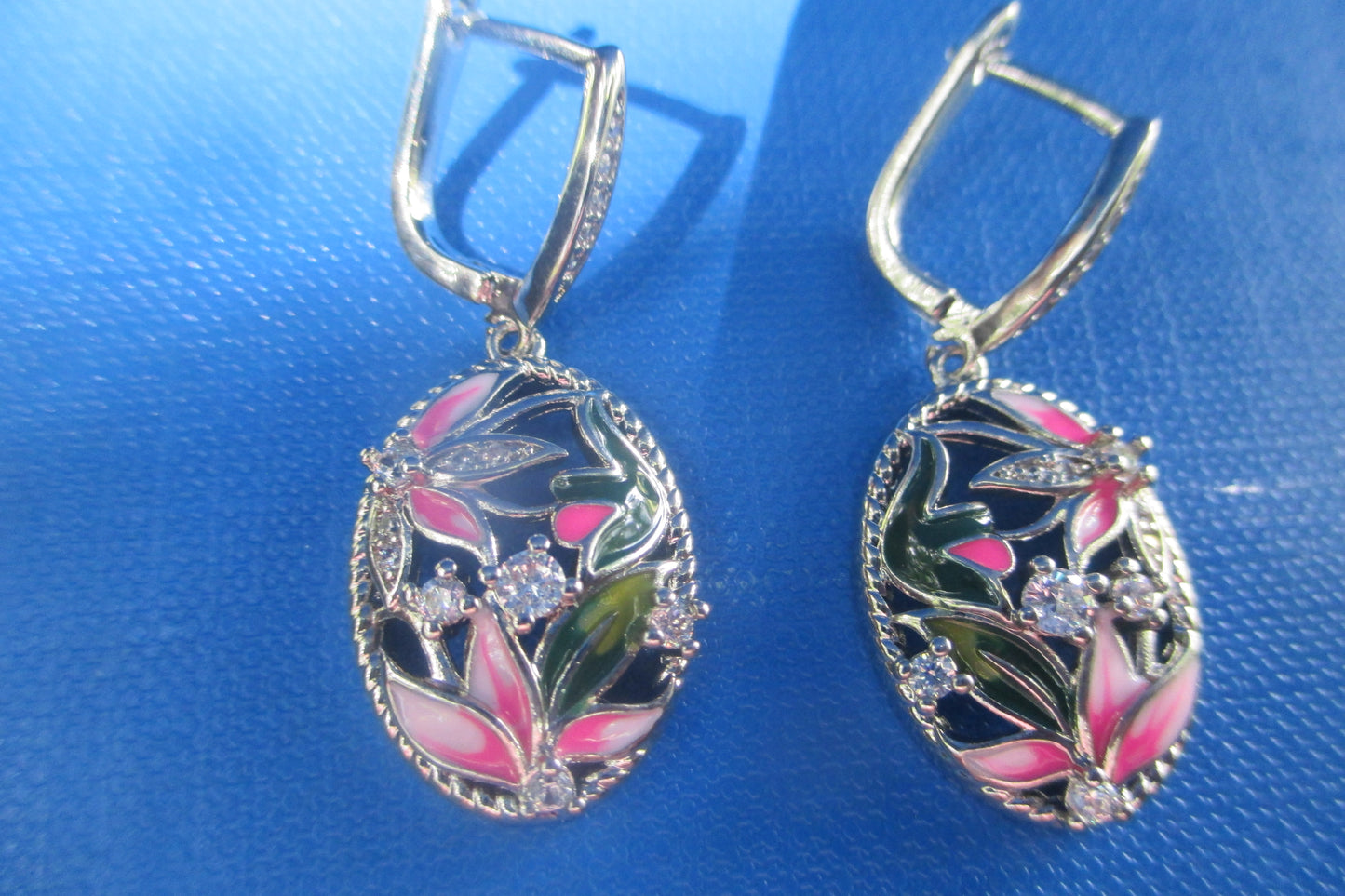 Flower clip enamel earrings