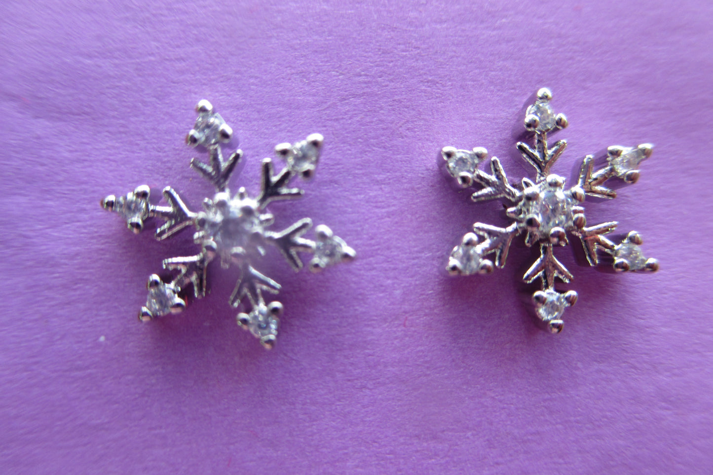 Snow drop stud earrings