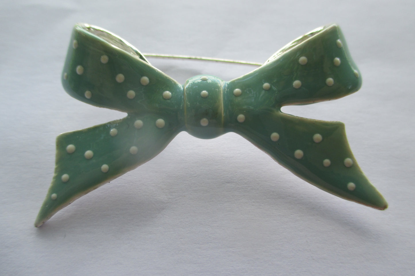 Enamel bow bracelet