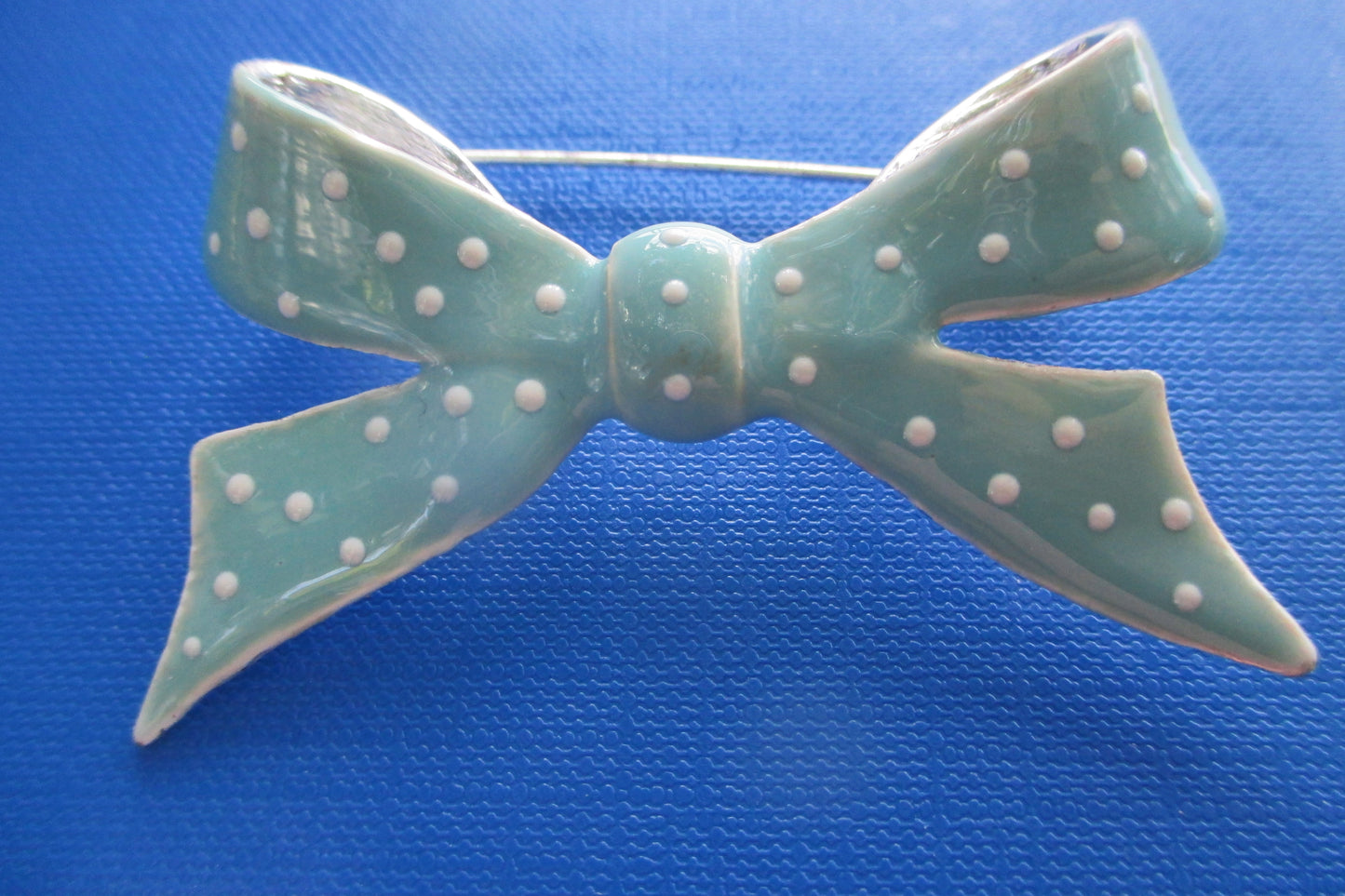 Enamel bow bracelet