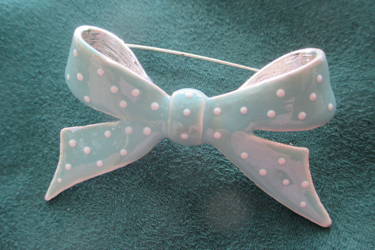 Enamel bow bracelet