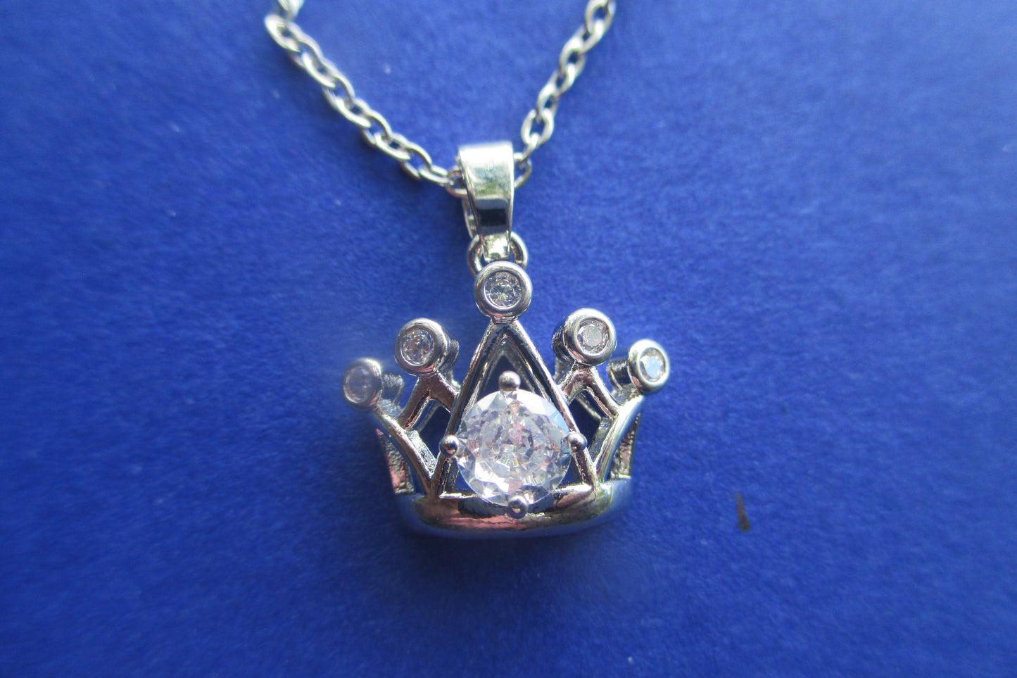 Crown pendant pendant